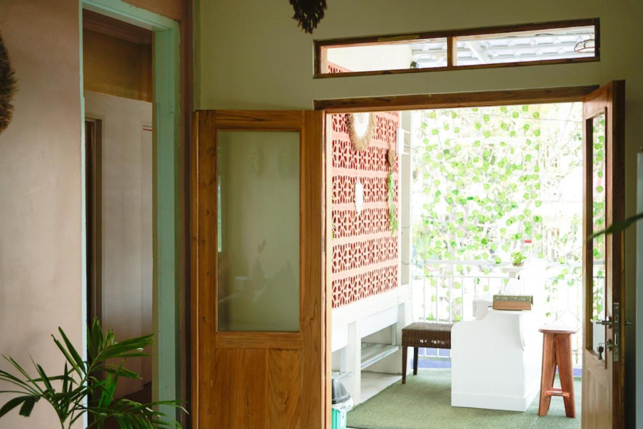 Bajo Bunkhouse Hostel Labuan Bajo Kültér fotó
